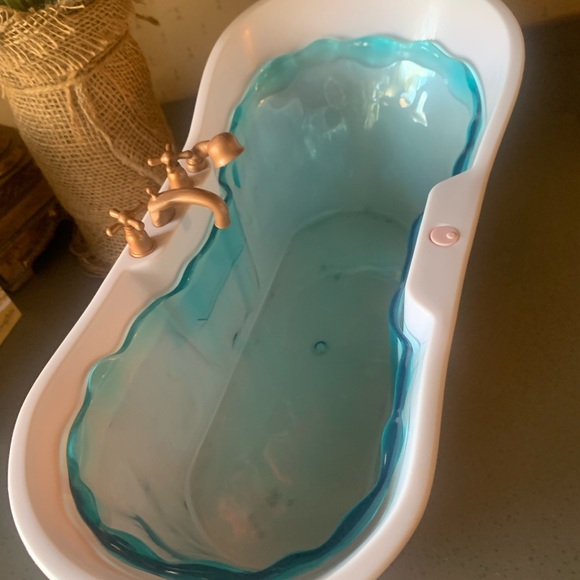 Our Generation, BATHTUB for 18 inch doll. Push button for REAL water sounds. - Picture 2 of 5